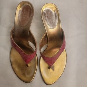 Gucci Pink Lizard Snakeskin Gold Tone Studded Kitten Heel Thong Sandal Sz8